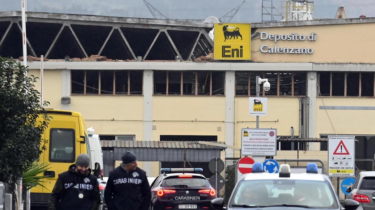 Il sopralluogo dei carabinieri al deposito di carburanti di Eni a Calenzano dopo la tragedia Il sopralluogo dei carabinieri al deposito di carburanti di Eni a Calenzano dopo la tragedia
