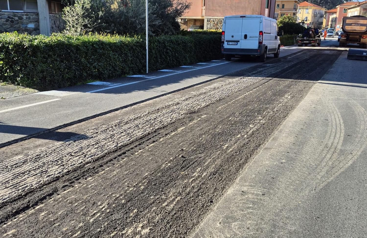 L’asfalto appena steso sgrana : il Comune obbliga la ditta di rimediare a proprie spese da lanazione.it L’asfalto appena steso sgrana : il Comune obbliga la ditta di rimediare a proprie spese
