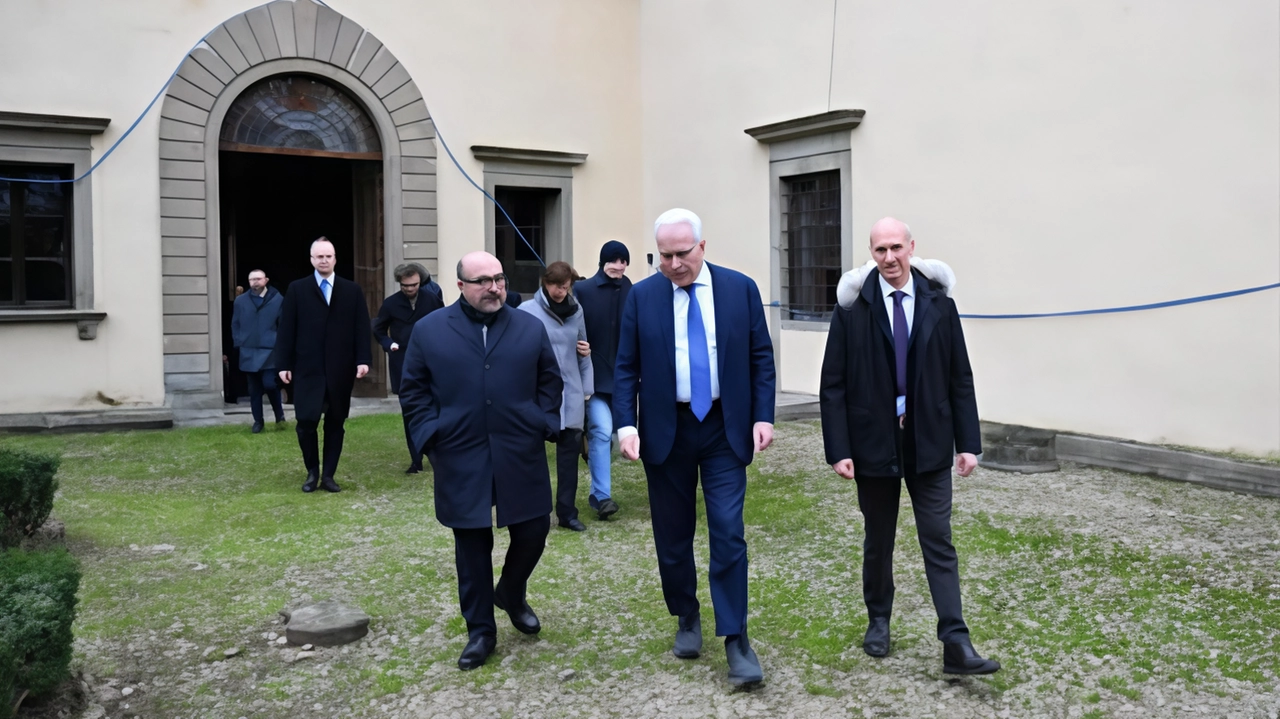 Il sopralluogo dell’ex ministro Sangiuliano insieme al governatore Giani nel gennaio 2023 Il sopralluogo dell’ex ministro Sangiuliano insieme al governatore Giani nel gennaio 2023