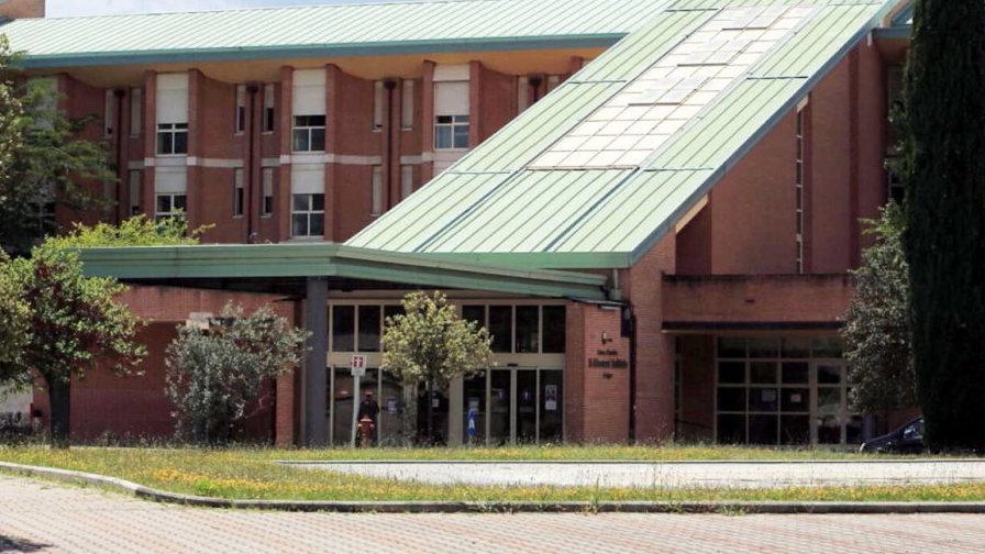 A Foligno cresce la maleducazione e la violenza contro gli operatori sanitari. Ultimo episodio di aggressione in ospedale, con un sessantenne che ha colpito un'infermiera e un medico. Preoccupazione per la situazione nazionale. A Foligno cresce la maleducazione e la violenza contro gli operatori sanitari. Ultimo episodio di aggressione in ospedale, con un sessantenne che ha colpito un'infermiera e un medico. Preoccupazione per la situazione nazionale.
