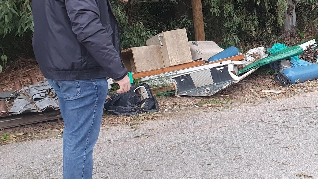 Alto il numero dei comportamenti scorretti per lo smaltimento e la differenziata. Da domani gli ispettori ambientali saranno presenti in varie zone per le informazioni. Alto il numero dei comportamenti scorretti per lo smaltimento e la differenziata. Da domani gli ispettori ambientali saranno presenti in varie zone per le informazioni.