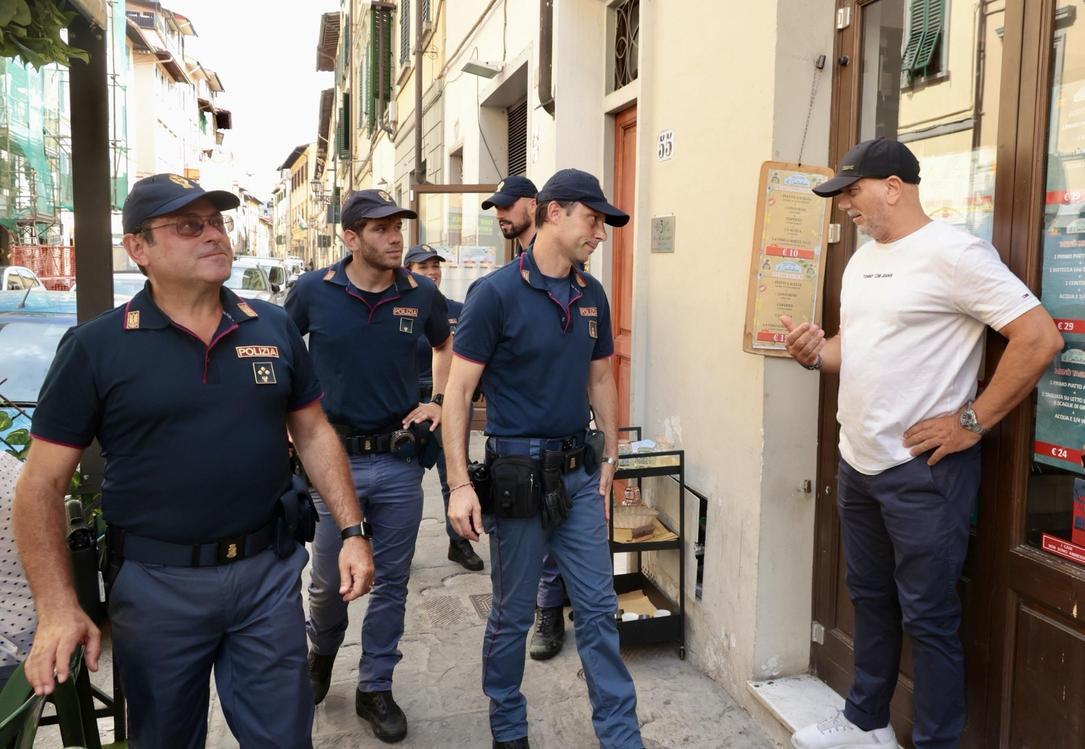 Minimarket, c’è la proroga: "Ancora stop dopo le 21". In un anno 5mila controlli