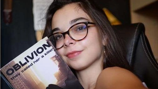 Greta D’Amanzo ha scritto un romanzo in inglese "Un libro tra fantascienza e post apocalittico". Greta D’Amanzo ha scritto un romanzo in inglese "Un libro tra fantascienza e post apocalittico".