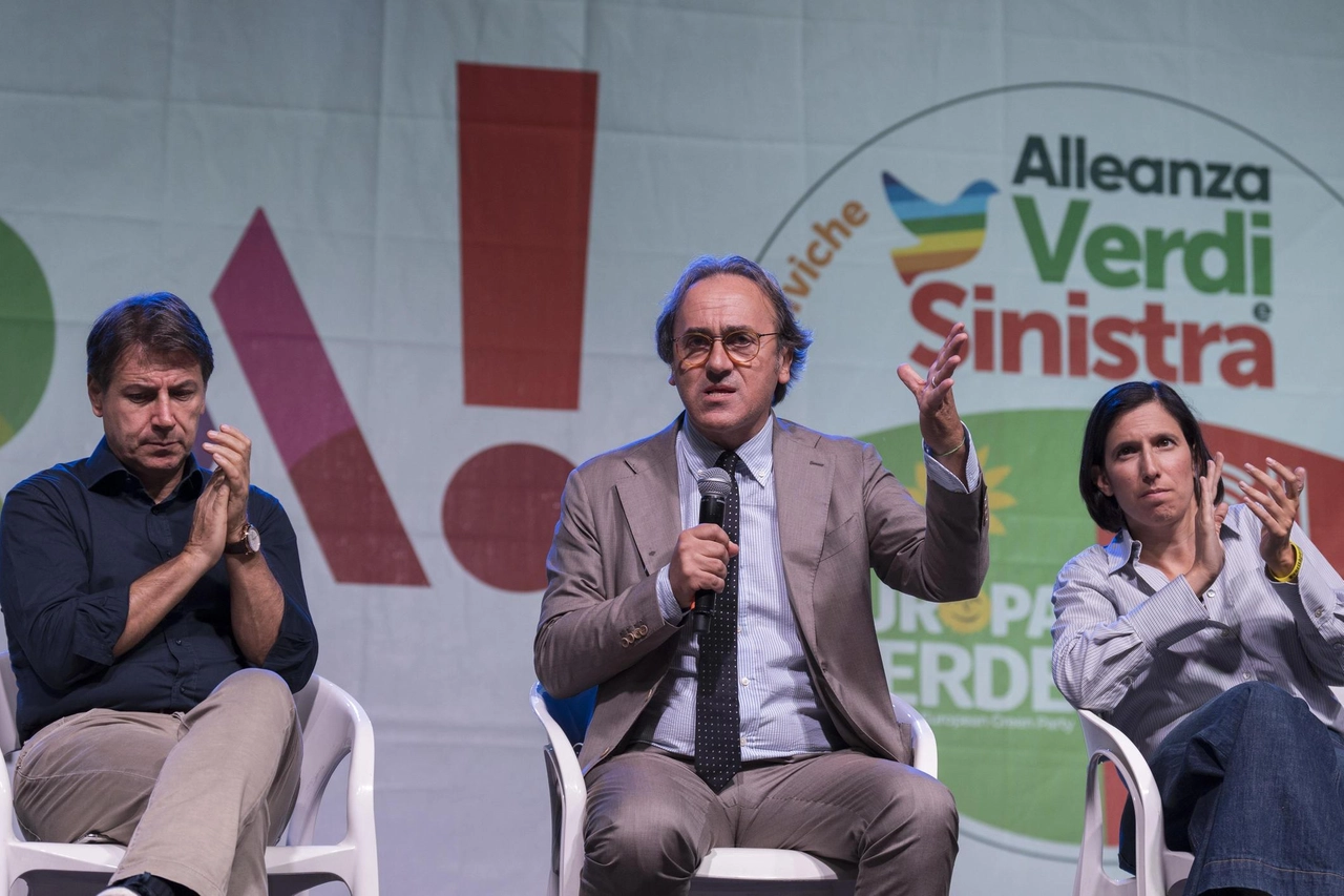 Giuseppe Conte M5S, Angelo Bonelli, Verdi, Elly Schlein, la scorsa estate su un palco della festa dell’Unità