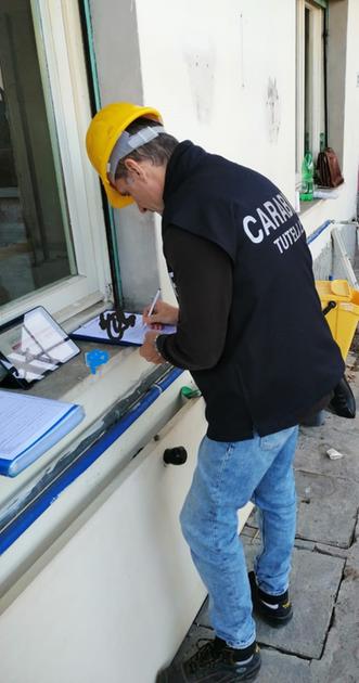 https://www.lanazione.it/image-service/view/acePublic/alias/contentid/Mzc3ZDhkODktNzNiYS00/0/i-controlli-dei-carabinieri-del-lavoro.jpeg?f=1.90:1&h=630