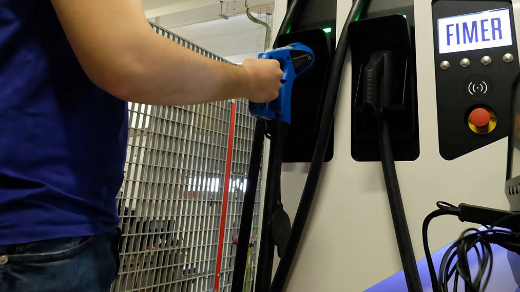 Incontro ieri al Ministero delle Imprese e del Made in Italy per la Fimer, lo stabilimento di Terranuova specializzato nella produzione di inverter fotovoltaici. Il vertice nella Capitale è servito per fare il punto sullo stato dell’arte dopo l’acquisizione