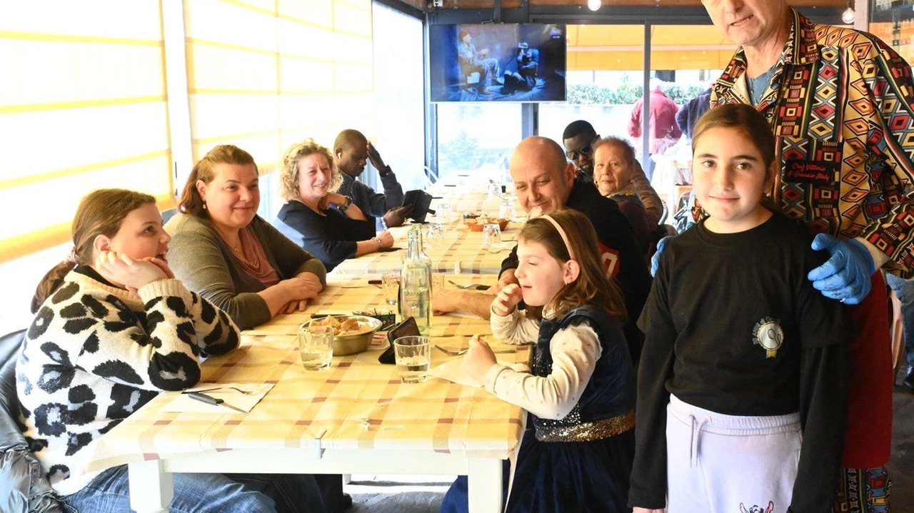 Un momento della speciale mattinata al ristorante Il Granaio di San Pietro a Vico (foto Alcide) Un momento della speciale mattinata al ristorante Il Granaio di San Pietro a Vico (foto Alcide)