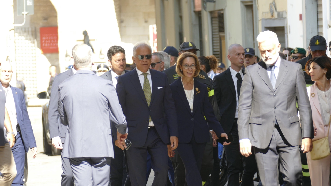 Prato, l'arrivo in Prefettura del ministro Piantedosi (Attalmi)
