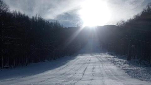 Piste innevate sul versante dell’Amiata senese Piste innevate sul versante dell’Amiata senese