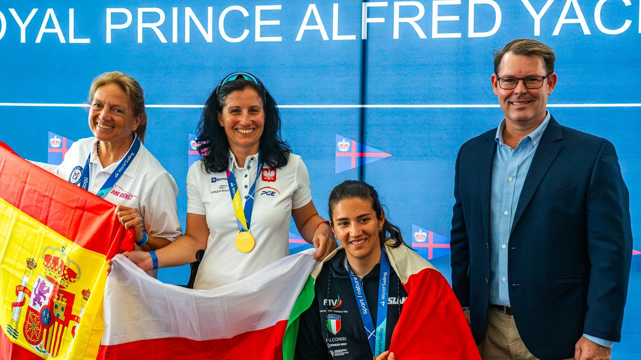 Alessandra Franchi sul podio mondiale con la medaglia di bronzo al collo