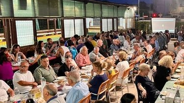 CASTELFRANCO La cena per i sessant’anni della Casa del Popolo di Castelfranco ha fatto registrare "un numero eccezionale di partecipanti, che... CASTELFRANCO La cena per i sessant’anni della Casa del Popolo di Castelfranco ha fatto registrare "un numero eccezionale di partecipanti, che...