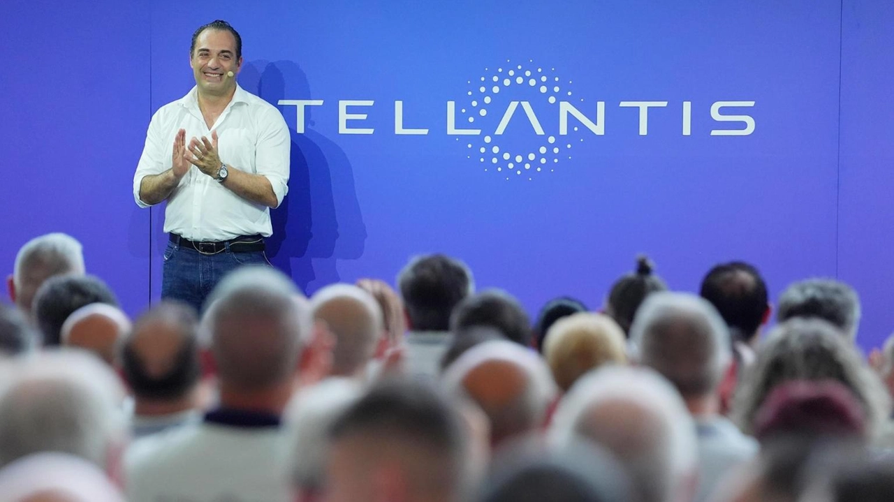 Stellantis, da Fitch outlook da stabile a negativo
