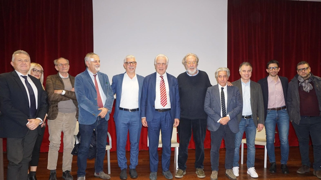 Alla presentazione del progetto che porterà a nuova vita vita il paese, erano presenti oltre ai politici di ieri e di oggi anche rappresentanti di istituzioni ed enti Alla presentazione del progetto che porterà a nuova vita vita il paese, erano presenti oltre ai politici di ieri e di oggi anche rappresentanti di istituzioni ed enti