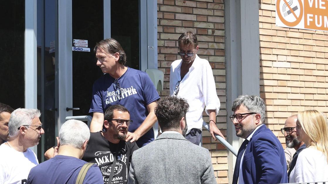 "Crisi Beko, esempio di sviluppo". Michelotti e Capitani tra gli operai