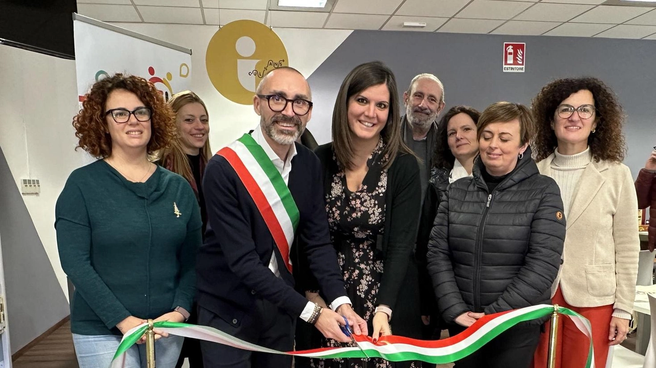 Il sindaco Gianluca Sonnini e l’assessora regionale al lavoro all’istruzione Alessandra Nardini