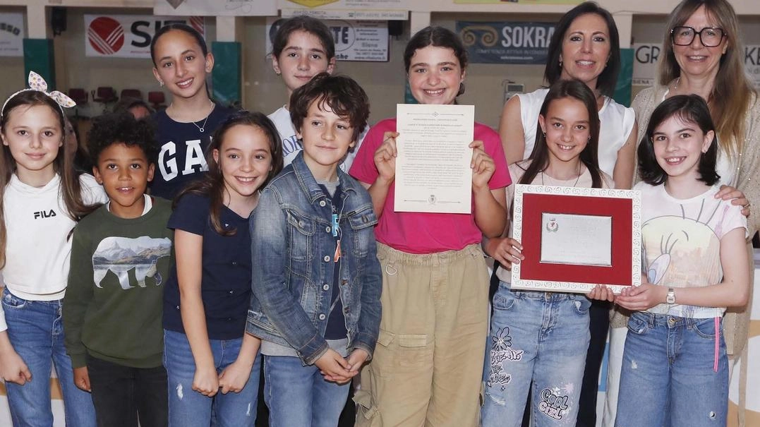 ’PREMIO MENGA’- COMUNE DI MONTEPULCIANO L’assessore Pieri con le elementari di Radda ’PREMIO MENGA’- COMUNE DI MONTEPULCIANO L’assessore Pieri con le elementari di Radda