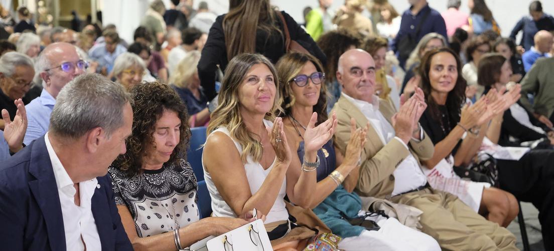https://www.lanazione.it/image-service/view/acePublic/alias/contentid/MzczN2U1ZjItM2U3OS00/0/semplificare-conforta-le-ideologie-ci-seducono-lintreccio-invisibile-con-la-biologia-del-cervello.jpeg?f=1.90:1&w=1200