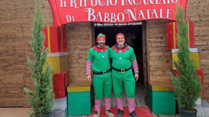Altopascio: mercatino, cena dei Babbi Natale, slitta e casa del Grinch. Il rifugio incantato 2024 a Spianate, con magia natalizia e attività per famiglie. Altopascio: mercatino, cena dei Babbi Natale, slitta e casa del Grinch. Il rifugio incantato 2024 a Spianate, con magia natalizia e attività per famiglie.