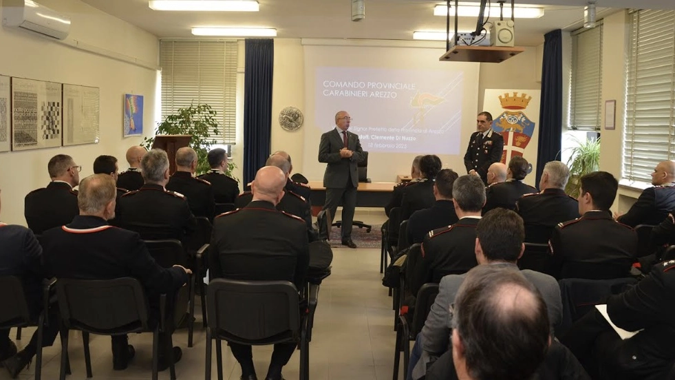 Il prefetto in visita del comando dei carabinieri Il prefetto in visita del comando dei carabinieri