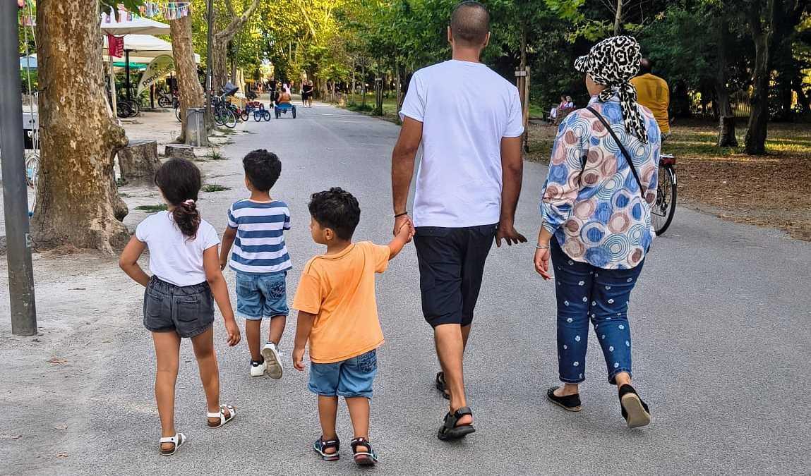 Dalle macerie di Gaza a Viareggio. L’umanità e il coraggio di Raghda: "Qui ora ci sentiamo al sicuro"