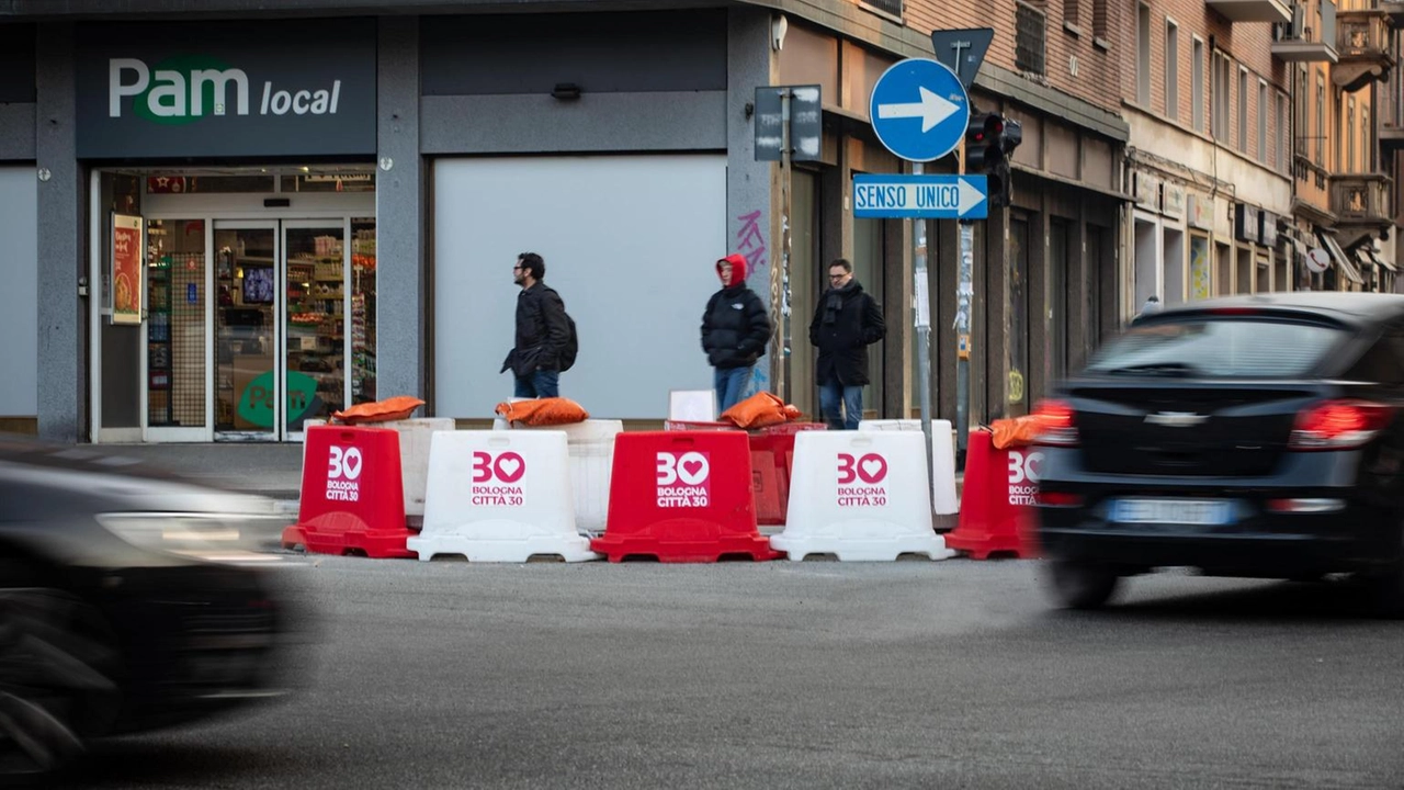 A Bologna, la misura Città 30 ha ridotto incidenti e inquinamento, risparmiando 150 milioni di euro in sei mesi. A Bologna, la misura Città 30 ha ridotto incidenti e inquinamento, risparmiando 150 milioni di euro in sei mesi.