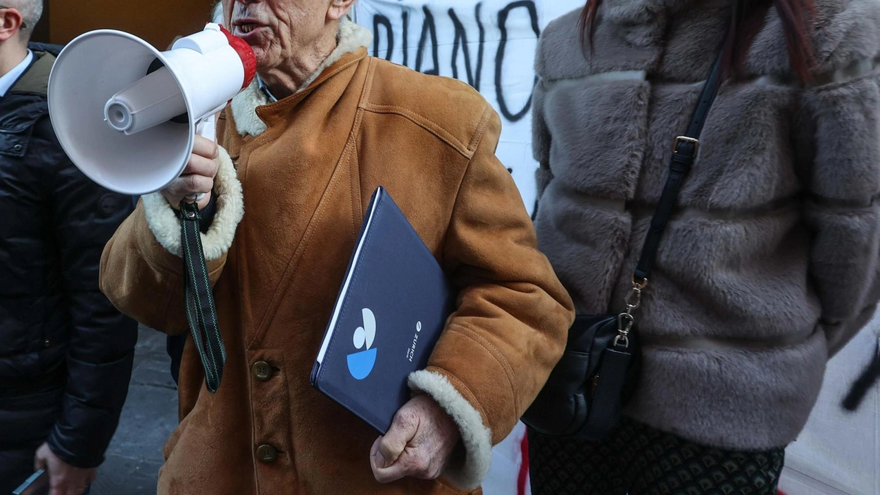 La consigliera comunale d’opposizione Barbara Pisani alla protesta contro Salanetti