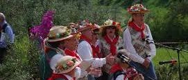 Musica, canti e tanta allegria. Immancabili i maggerini. È festa in tutta la provincia