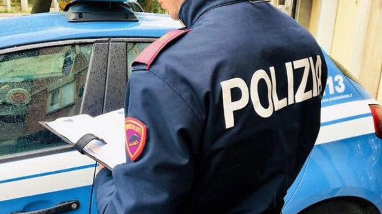 L'indagine della polizia (foto Ansa) L'indagine della polizia (foto Ansa)