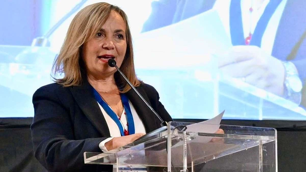 La sindaca di Poggibonsi al vertice dei Comuni toscani. Voto di fatto unanime, lei stessa unica astenuta. L’obiettivo: "Servono norme adeguate e un quadro normativo più semplice". La sindaca di Poggibonsi al vertice dei Comuni toscani. Voto di fatto unanime, lei stessa unica astenuta. L’obiettivo: "Servono norme adeguate e un quadro normativo più semplice".
