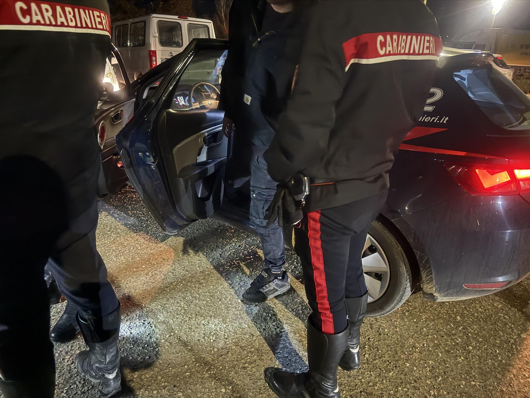 Sfreccia ad alta velocità. Era alla guida ubriaco. Denunciato un ventenne Sfreccia ad alta velocità. Era alla guida ubriaco. Denunciato un ventenne