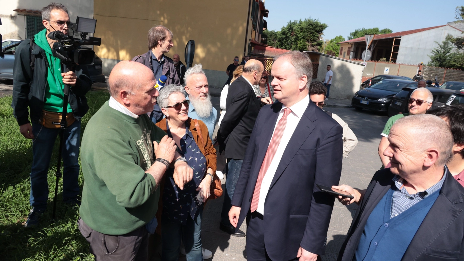 Schmidt con i cittadini a Quaracchi (New Press Photo)
