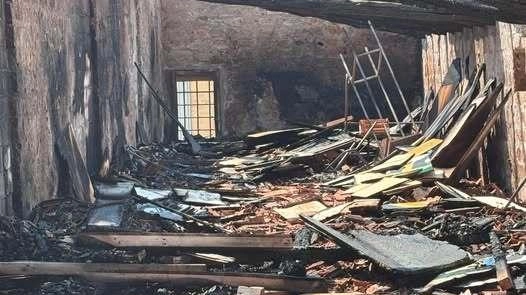 Appello sui social per una raccolta fondi necessaria a ripagare i danni causati dal maltempo. La priorità ora è trovare un magazzino dove riporre il materiale che è stato salvato dal rogo .