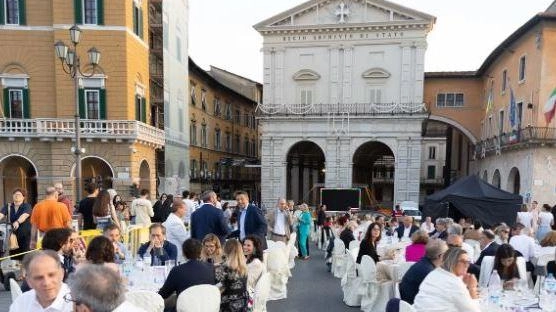 Una splendida foto della Cena sul Ponte, in una passata edizione Una splendida foto della Cena sul Ponte, in una passata edizione