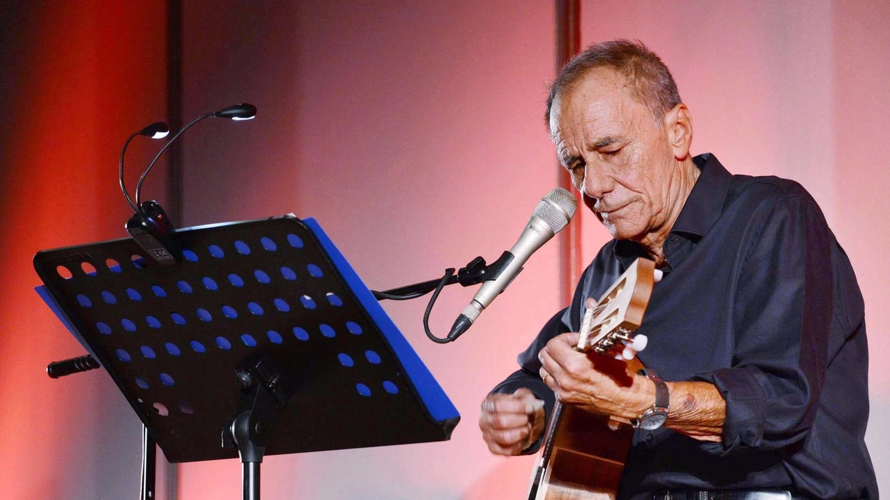 Il prof cantautore Roberto Vecchioni, stasera in concerto al Musart di Pratolino Il prof cantautore Roberto Vecchioni, stasera in concerto al Musart di Pratolino