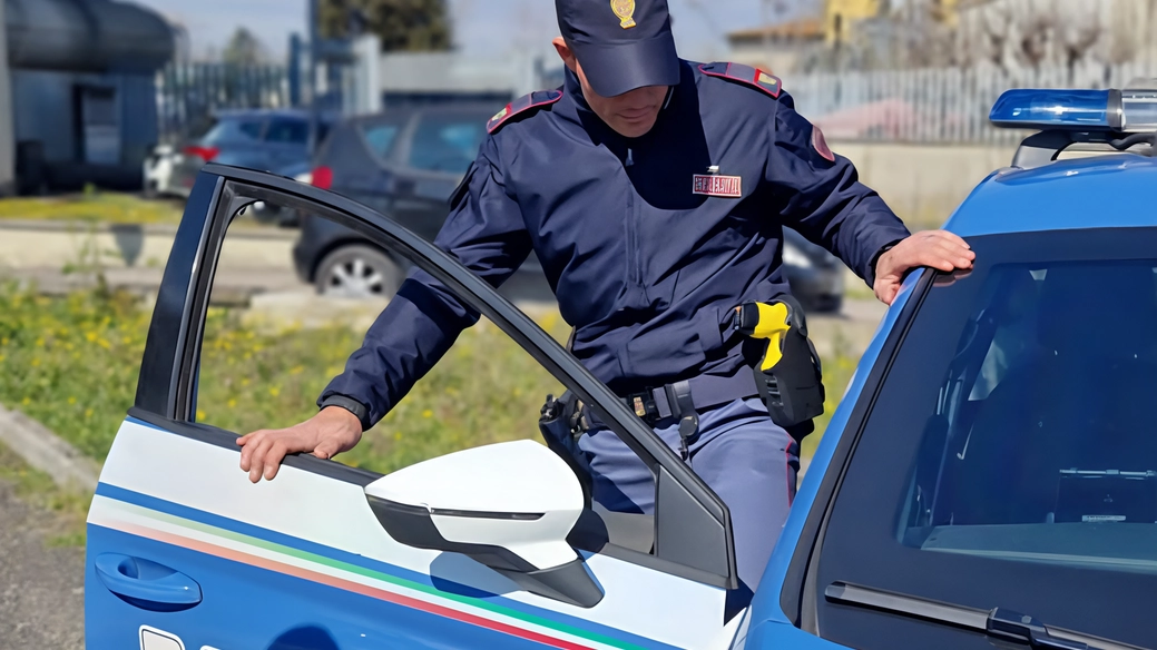 Lo hanno inchiodato mentre stava vendendo l’ennesima bustina di shaboo, una droga sintetica dall’effetto eccitante, proveniente dalle Filippine, che si... Lo hanno inchiodato mentre stava vendendo l’ennesima bustina di shaboo, una droga sintetica dall’effetto eccitante, proveniente dalle Filippine, che si...