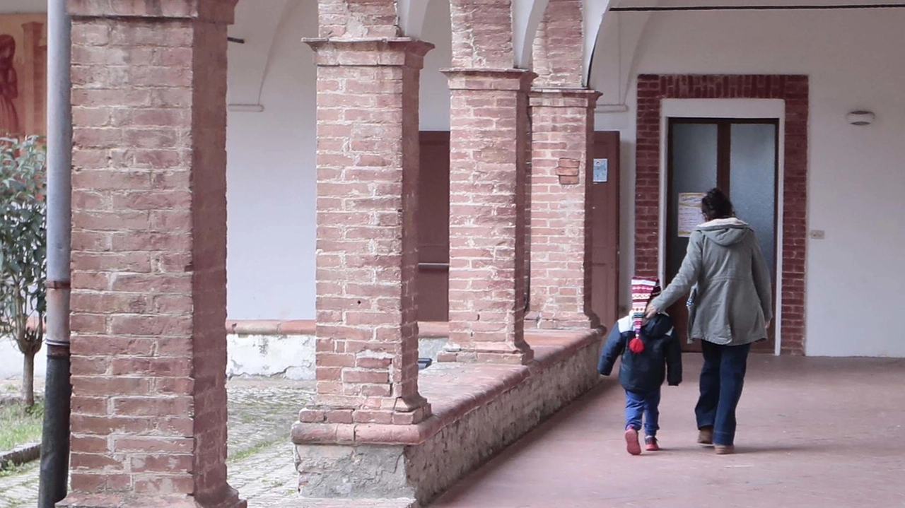 Si cercano soluzioni per il trasferimento della primaria oggi all’Osservanza. Ad ospitare le sette classi potrebbero essere di nuovo i locali di San Miniato . Si cercano soluzioni per il trasferimento della primaria oggi all’Osservanza. Ad ospitare le sette classi potrebbero essere di nuovo i locali di San Miniato .