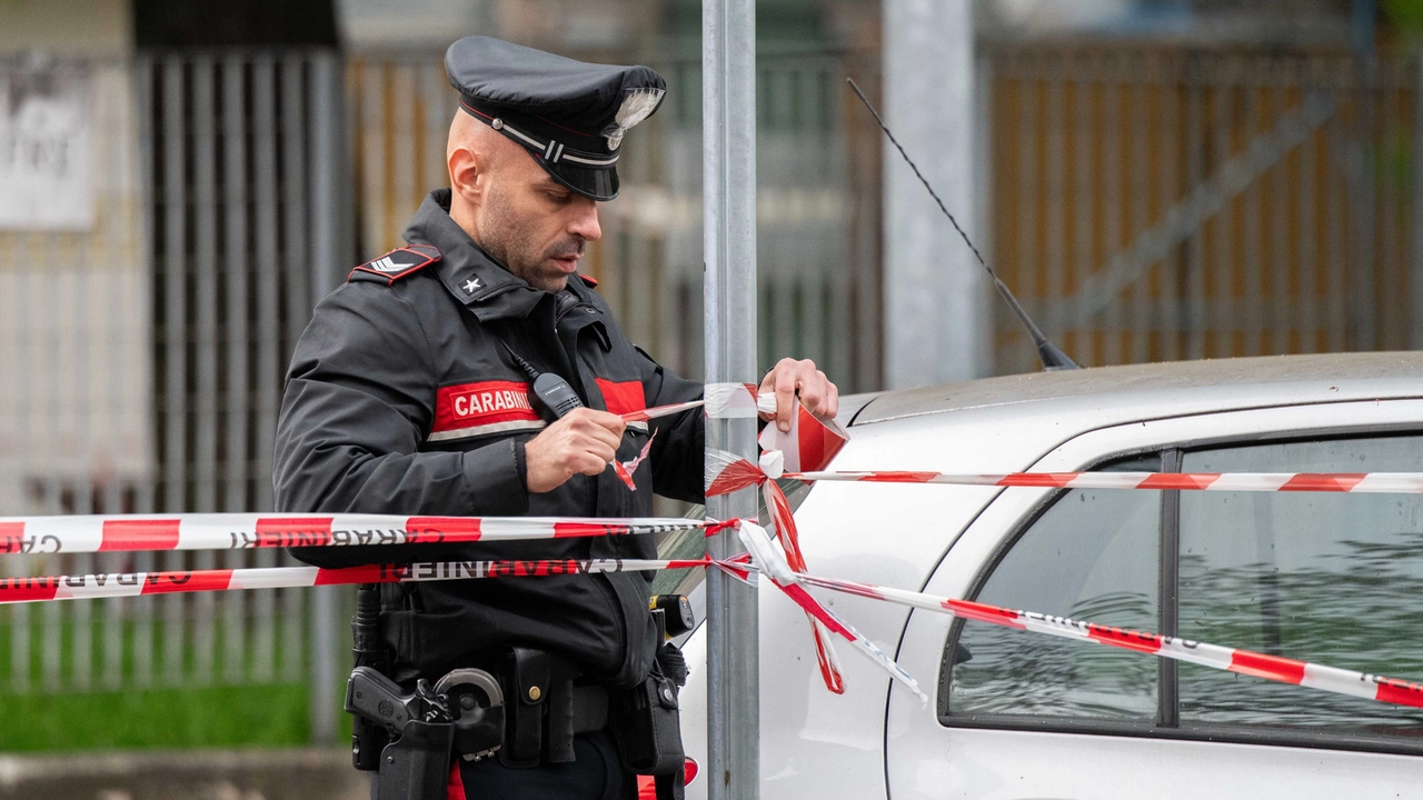 Sul posto, oltre ai carabinieri della scientifica, anche i militari della stazione di Ponsacco e una pattuglia della polizia municipale (Foto di repertorio) Sul posto, oltre ai carabinieri della scientifica, anche i militari della stazione di Ponsacco e una pattuglia della polizia municipale (Foto di repertorio)