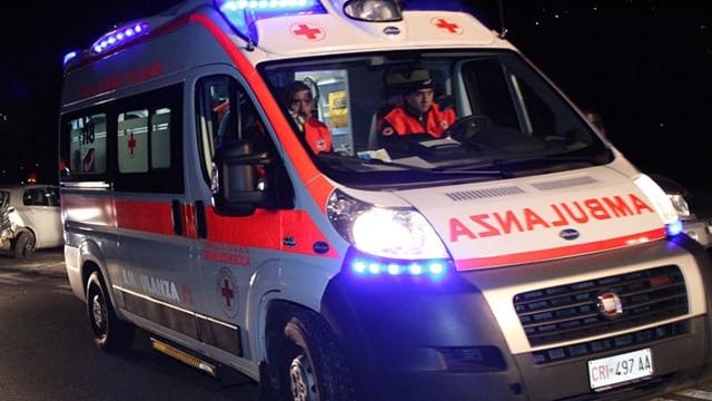 ennesimo incidente in a1 scontro tra furgone e tir ferito un 21enne