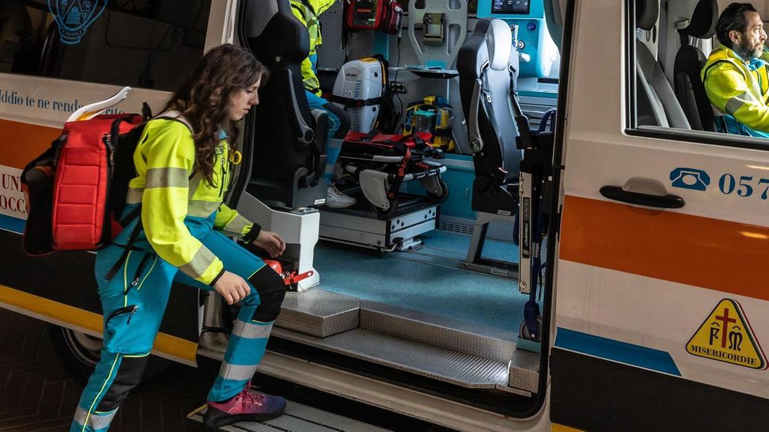la misericordia soccorre il padre e il figlio aggredisce i volontari