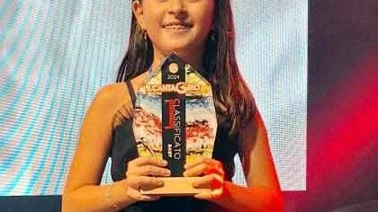 Maria Pieroni, 9 anni di Castelvecchio Pascoli, trionfa al Cantagiro nella categoria baby e junior con "Il primo passo sulla luna". Studio di danza, canto e chitarra alla scuola Centro D’Arti di Gallicano. Maria Pieroni, 9 anni di Castelvecchio Pascoli, trionfa al Cantagiro nella categoria baby e junior con "Il primo passo sulla luna". Studio di danza, canto e chitarra alla scuola Centro D’Arti di Gallicano.