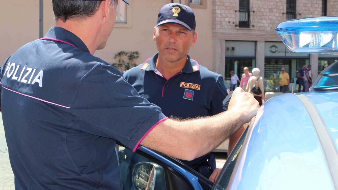 TERNI Ha provato in tutti i modi a evitare il rimpatrio. Ha utilizzato la violenza, contro gli altri e... TERNI Ha provato in tutti i modi a evitare il rimpatrio. Ha utilizzato la violenza, contro gli altri e...