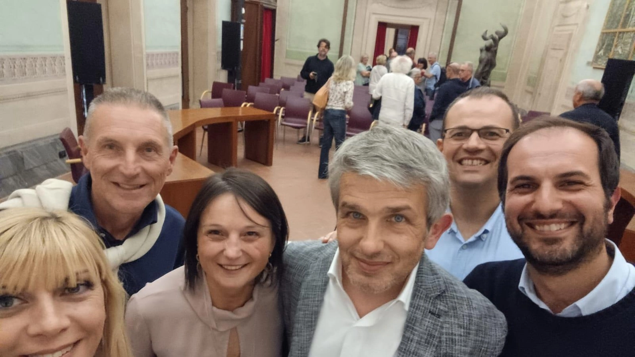 Incontro pubblico a Montale sul tema dell'autonomia differenziata, organizzato dal Partito Democratico. Interventi di esponenti politici e costituzionalisti, con focus sul referendum e sulle implicazioni della riforma. Partecipazione significativa e dibattito costruttivo. Incontro pubblico a Montale sul tema dell'autonomia differenziata, organizzato dal Partito Democratico. Interventi di esponenti politici e costituzionalisti, con focus sul referendum e sulle implicazioni della riforma. Partecipazione significativa e dibattito costruttivo.