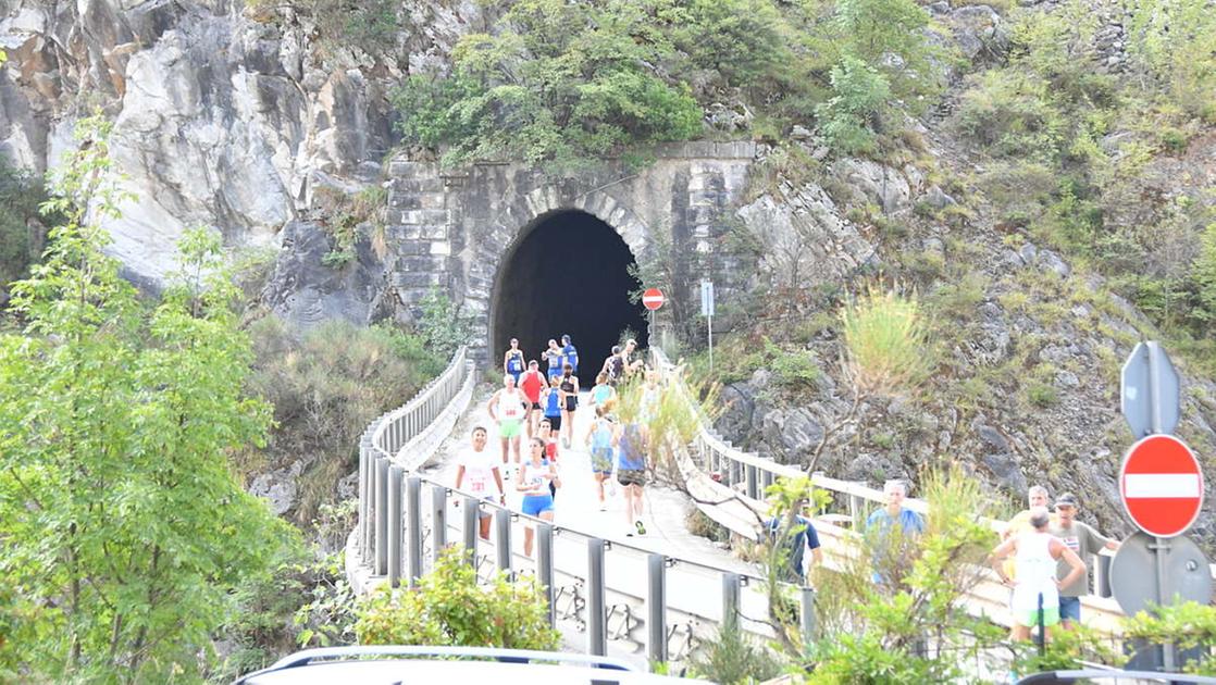 corsa di marmo foto e classifica della spettacolare gara di carrara