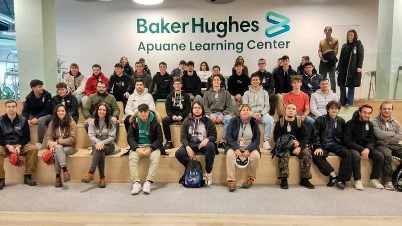 I ragazzi di quinta dell’istituto Meucci (indirizzi elettrotecnica, informatica e meccatronica) all’interno della Baker Hughes I ragazzi di quinta dell’istituto Meucci (indirizzi elettrotecnica, informatica e meccatronica) all’interno della Baker Hughes