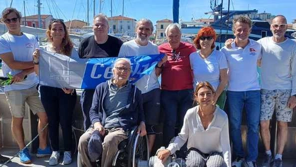 L’equipaggio del catamarano inclusivo. Elianto al Porto di Marina di Pisa L’equipaggio del catamarano inclusivo. Elianto al Porto di Marina di Pisa