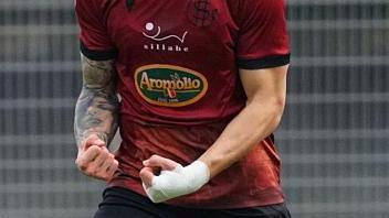 https://www.lanazione.it/image-service/view/acePublic/alias/contentid/MzgxNWJlYjMtZWUwMC00/0/la-ciliegina-del-mercato-e-federico-russo.jpeg?f=16:9&w=1200&h=630