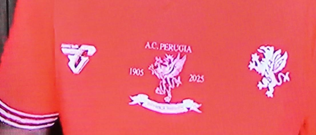 Tifosi. Grande entusiasmo per la nuova maglia. Qualche polemica per gli abbonamenti