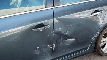 Spesso si registrano danni alle auto nei parcheggi (foto archivio) Spesso si registrano danni alle auto nei parcheggi (foto archivio)