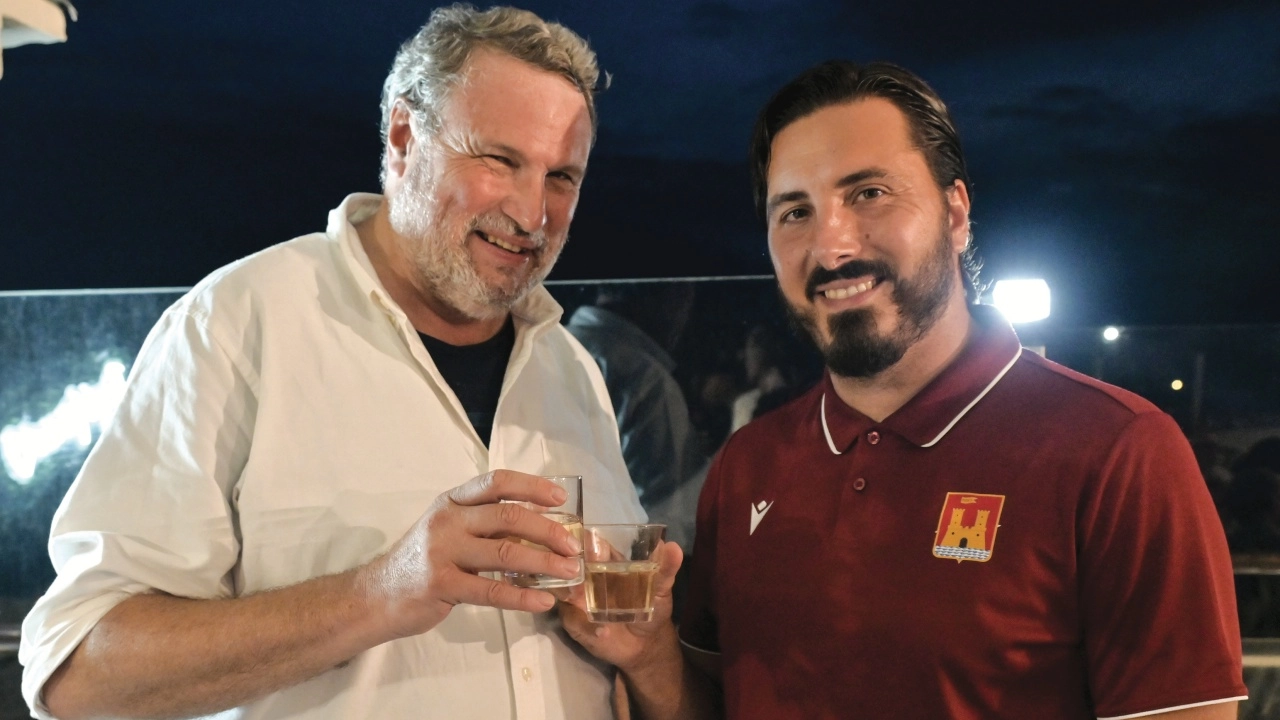 Il presidente del Livorno Joel Esciua con il nuovo allenatore Alessandro Formisano Il presidente del Livorno Joel Esciua con il nuovo allenatore Alessandro Formisano
