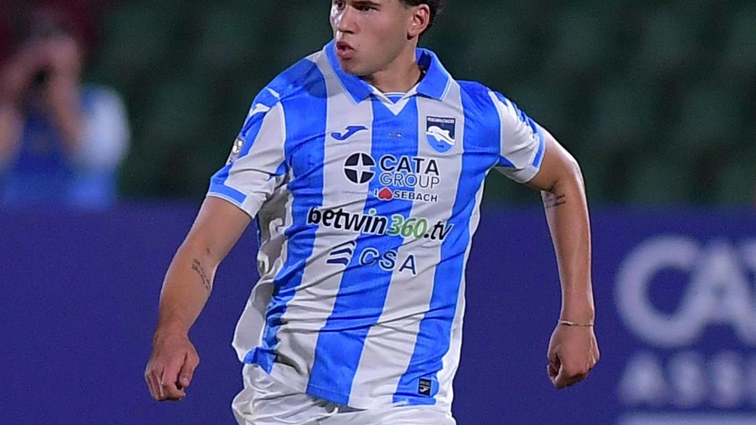 Il difensore ex Sangiovannese Brando Moruzzi, 20 anni, con la maglia del Pescara Il difensore ex Sangiovannese Brando Moruzzi, 20 anni, con la maglia del Pescara